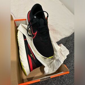 NIB Nike react infinity run FK3 black/ siren red M8/W9.5 sneakers running